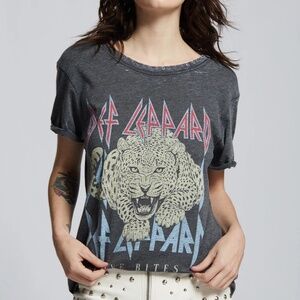 NWT Def Leppard Love Bites Graphic Tee